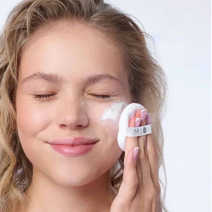 Фиксирующая минеральная пудра для лица MIXIT Make Up Mineral Powder 30мл