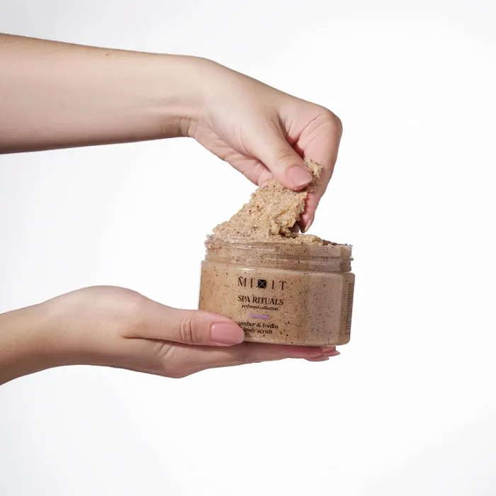 Сахарно-солевой скраб для тела с ароматом амбры и бобов тонка MIXIT Spa Rituals Amber & Tonka Body Scrub 300г